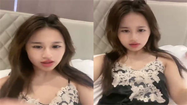 饥渴人妻掰开嫩穴求欢,老公猛操淫水四溅